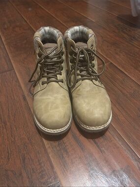 Woman’s Casual Lace-Up Boots in Tan